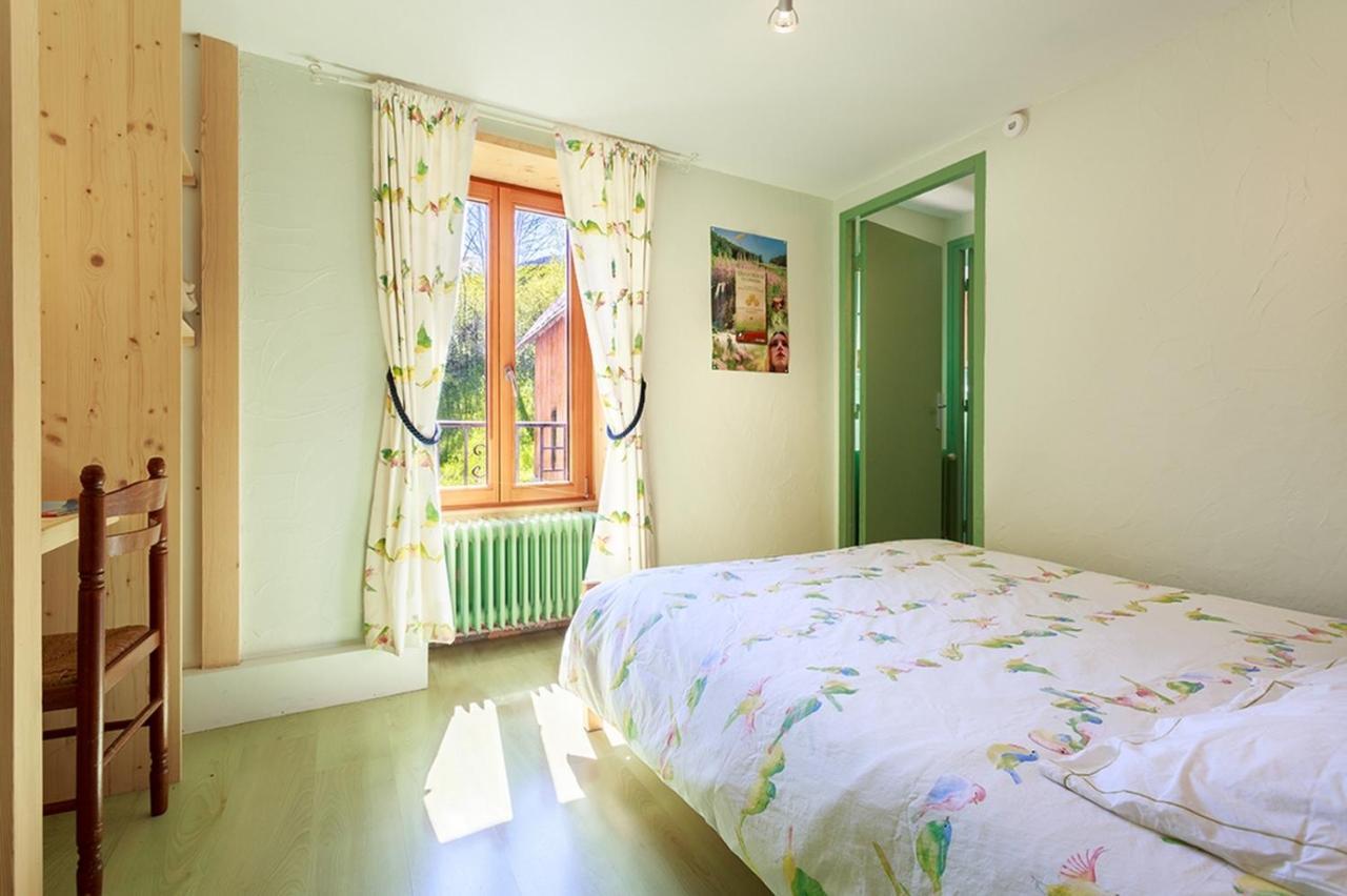 Gite Auberge L'Herbe Tendre Saint-Pierre-dʼEntremont Zimmer foto
